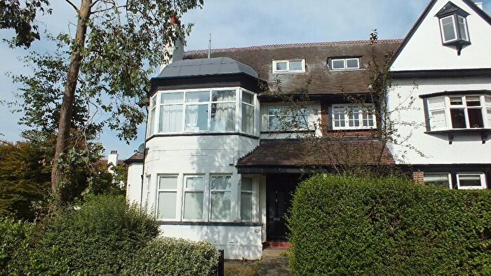 2 Bedroom Apartment To Rent In Ashleigh Road, Leeds, West Yorkshire, LS16