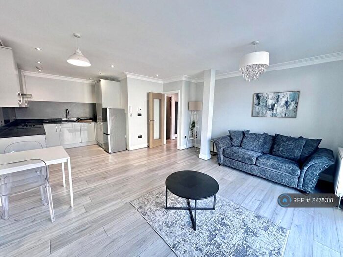 2 Bedroom Flat To Rent In Lewisham Road, London, SE13