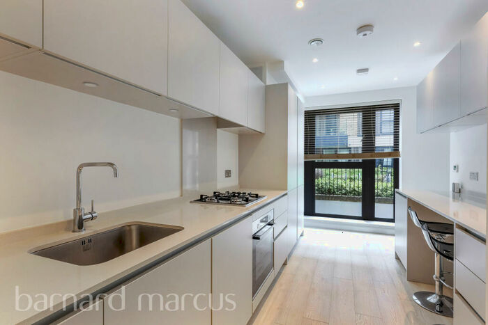 3 Bedroom Flat To Rent In Indigo Square, Surbiton, KT6