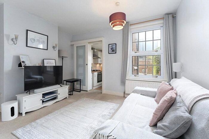 2 Bedroom Terraced House To Rent In Warwick Road, Sutton, Surrey, SM1