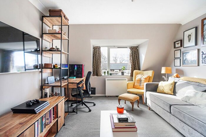 1 Bedroom Flat For Sale In Mornington Road, Bushwood Area, E11