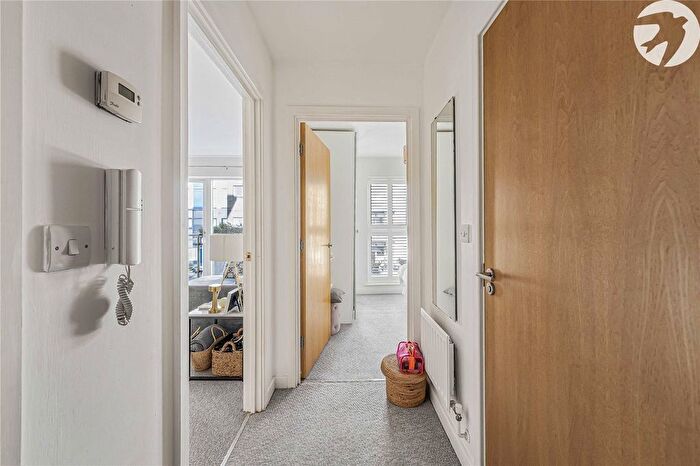 1 Bedroom Flat For Sale In Carmichael Avenue, Greenhithe, Kent, DA9