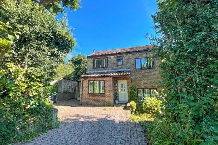 4 Bedroom Semi-Detached House To Rent In Montargis Way, Crowborough, TN6