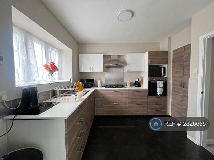 4 Bedroom Detached House To Rent In Tercel Path, Chigwell, IG7