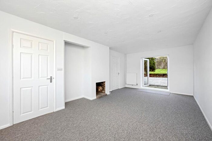 4 Bedroom Semi-Detached House To Rent In Stonery Close, Portslade, BN41