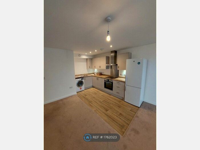 1 Bedroom Studio To Rent In Churchfield House, Walton-On-Thames, KT12