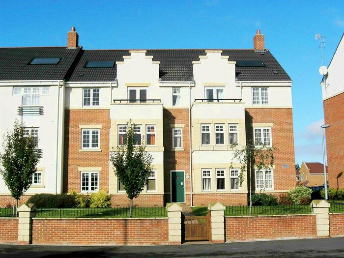 2 Bedroom Flat To Rent In Moorcroft House, Archdale, Chesterfield, Derbyshire, S40