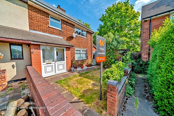 4 Bedroom Semi Detached House For Sale In Mackay Road, Bloxwich, Walsall, WS3