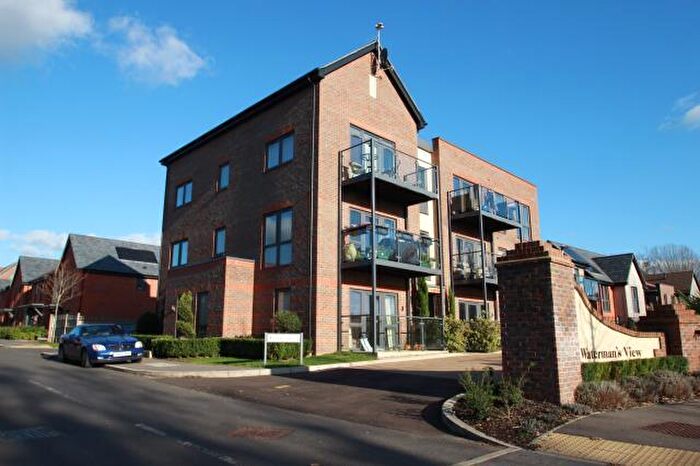 2 Bedroom Flat To Rent In Oak Drive, Reading, RG2