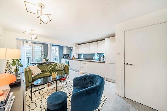 2 Bedroom Flat To Rent In Sidney Road, London, SW9