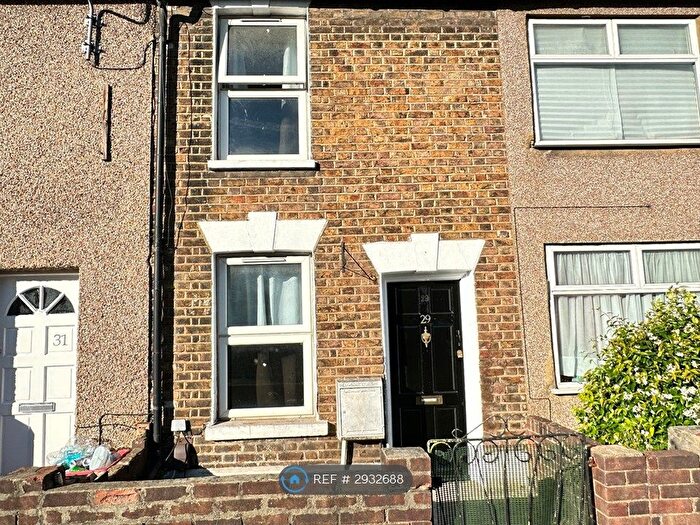 3 Bedroom Terraced House To Rent In Kingsley Road, Hounslow, TW3