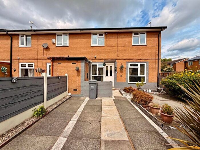 3 Bedroom End Of Terrace House For Sale In James Bentley Walk, Manchester, M40