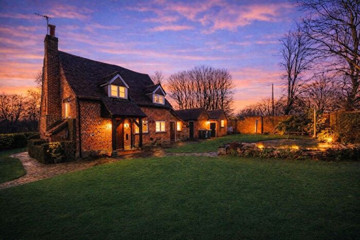 2 Bedroom Cottage For Sale In Chesham Road, Bovingdon, Hemel Hempstead, HP3