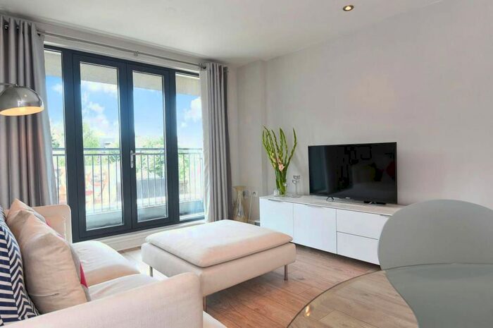 2 Bedroom Flat To Rent In Cottage Road, Islington, London, N7
