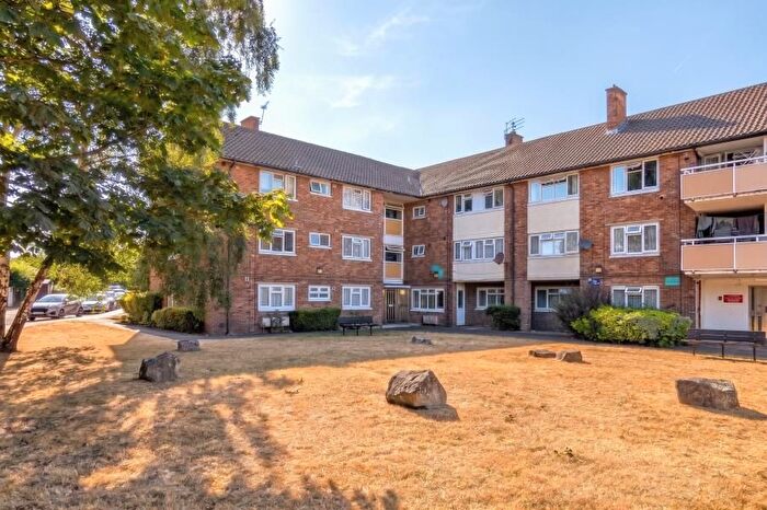 2 Bedroom Maisonette To Rent In Woking, Surrey, GU22
