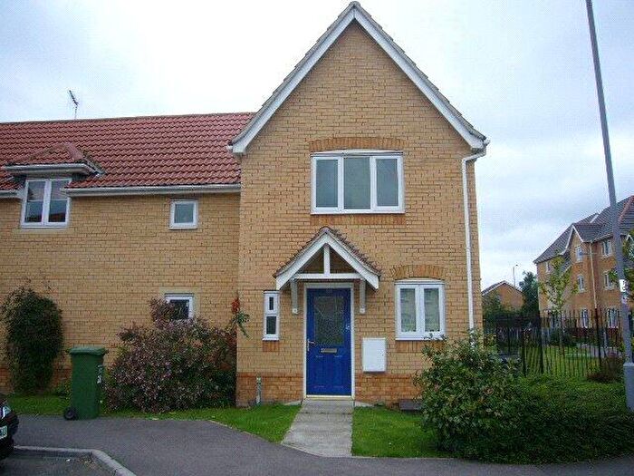 2 Bedroom House To Rent In Morgan Close, Luton, Bedfordshire, LU4