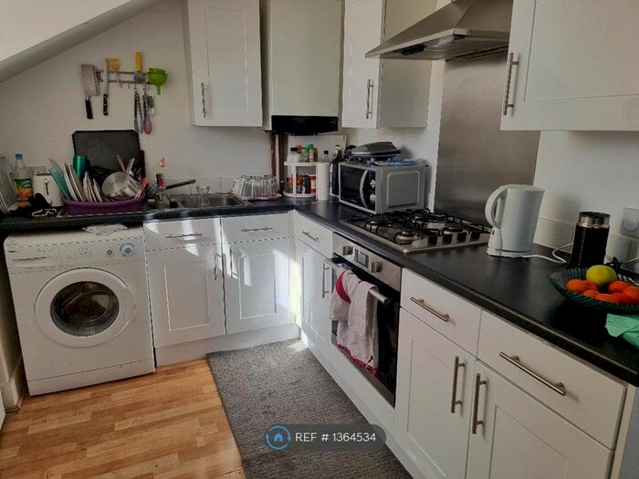 2 Bedroom Flat To Rent In Elmers End Road, Beckenham, BR3
