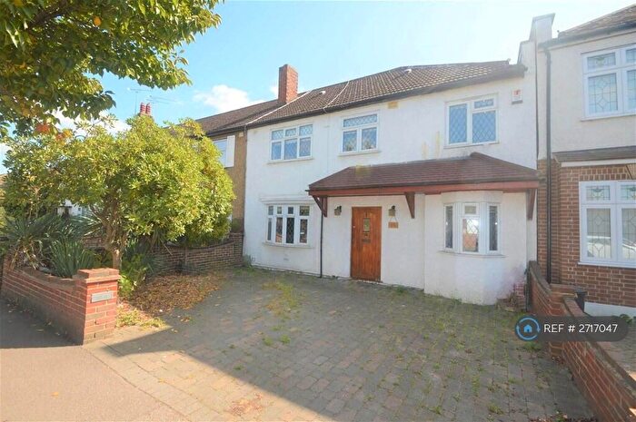 4 Bedroom Semi-Detached House To Rent In Ashbourne Avenue, London, E18