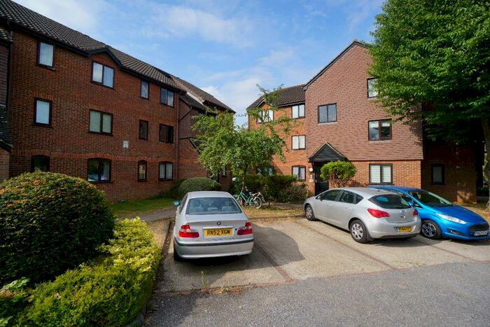 2 Bedroom Flat To Rent In Haysman Close, Letchworth, SG6