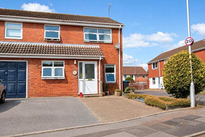 4 Bedroom Semi-Detached House For Sale In Pheasant Close, Tring, HP23