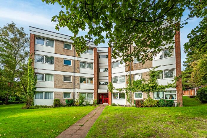 2 Bedroom Apartment For Sale In Lemsford Road, St. Albans, Hertfordshire, AL1