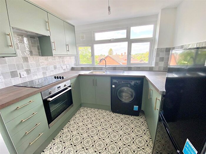1 Bedroom Flat To Rent In The Parade, St. Albans Road East, Hatfield, AL10