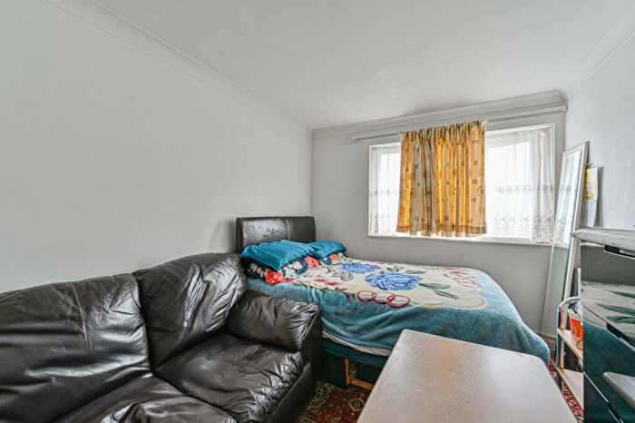 3 Bedroom Terraced House For Sale In Melbury Drive, Peckham, London, SE5