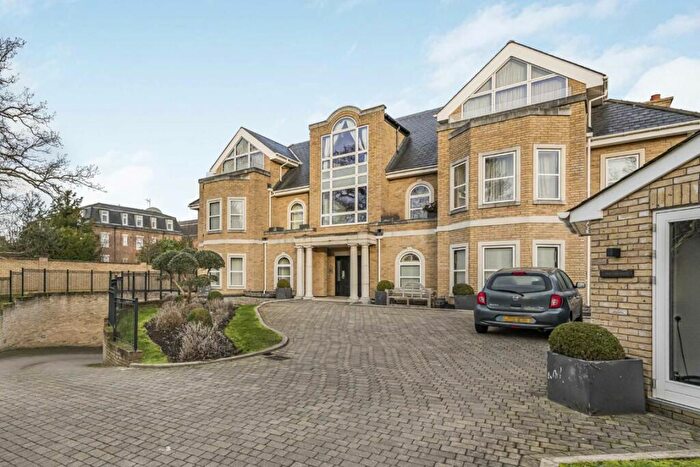 3 Bedroom Flat To Rent In Beech Hill, Barnet, EN4