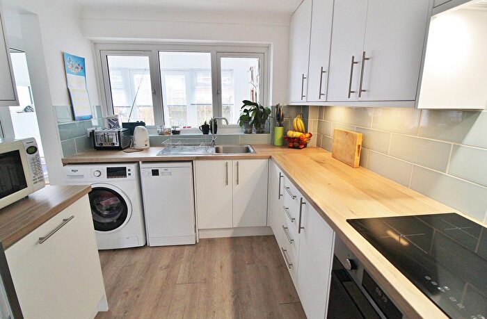 3 Bedroom Terraced House For Sale In Cherry Tree Avenue, Cowplain, Waterlooville, PO8