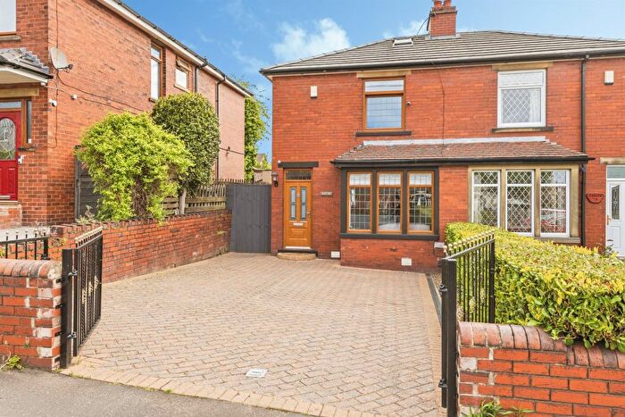 2 Bedroom Semi-Detached House For Sale In New North Road, Heckmondwike, WF16