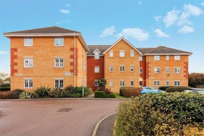 2 Bedroom Flat To Rent In Browning Drive, Wickford, SS12