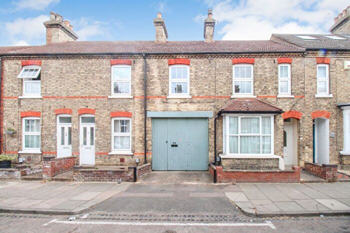 3 Bedroom Terraced House For Sale In Bower Street, Bedford, MK40
