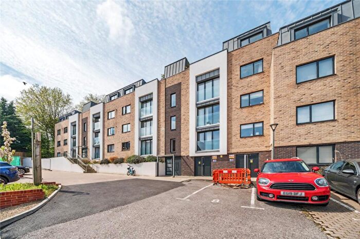 2 Bedroom Apartment For Sale In Connaught Gardens, London, N10