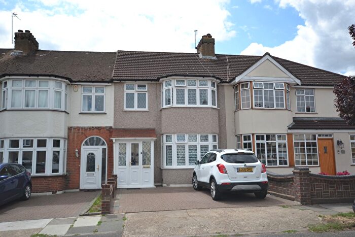 3 Bedroom Terraced House For Sale In Heather Avenue, Romford, RM1