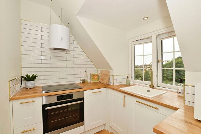 2 Bedroom Flat For Sale In Godwyn Road, Folkestone, Kent, CT20