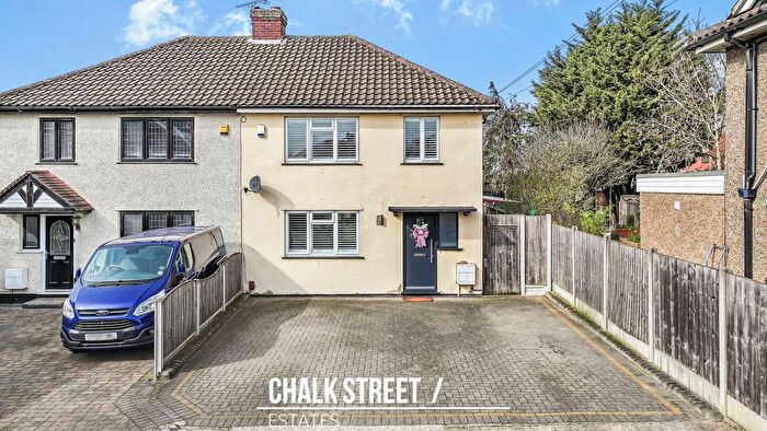 3 Bedroom Semi Detached House For Sale In Walmer Close, Mawneys, RM7