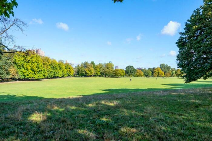 3 Bedroom Terraced House For Sale In Queen Elizabeths Walk, Clissold Park, N16