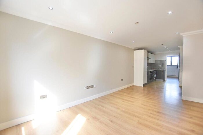 2 Bedroom Flat To Rent In Kinfauns House, Goodmayes, IG3