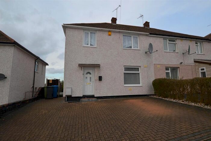 3 Bedroom Semi-Detached Bungalow To Rent In Hillside Drive, Mastin Moor, Chesterfield, S43