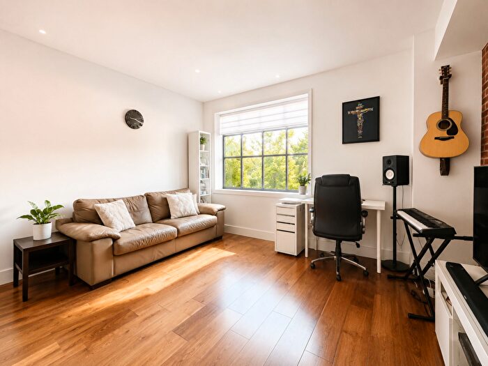 1 Bedroom Flat For Sale In Lofts Apartments, Grenville Place, NW7