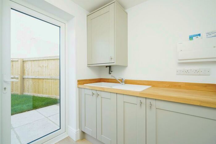2 Bedroom Semi-Detached House For Sale In Fairseat Close, Carterton, OX18
