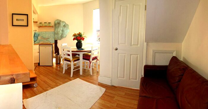 1 Bedroom Maisonette To Rent In Kingston Road, London, SW19