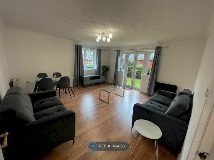 2 Bedroom Flat To Rent In Winnipeg Quay, Salford, M50