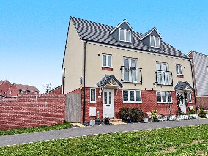 4 Bedroom Semi Detached House For Sale In Brickworth Place, Coate, Swindon, SN3