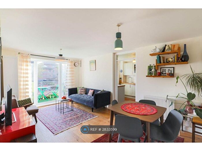 2 Bedroom Flat To Rent In Sunningdale Close, London, SE16