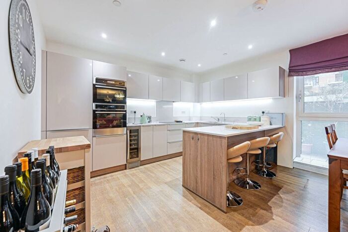 3 Bedroom Flat For Sale In Cable Walk, Greenwich, London, SE10