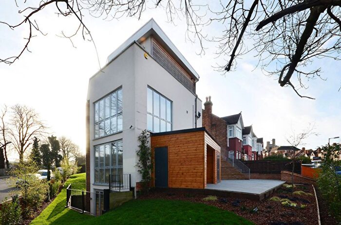 2 Bedroom Maisonette To Rent In Underhill Road, East Dulwich, London, SE22