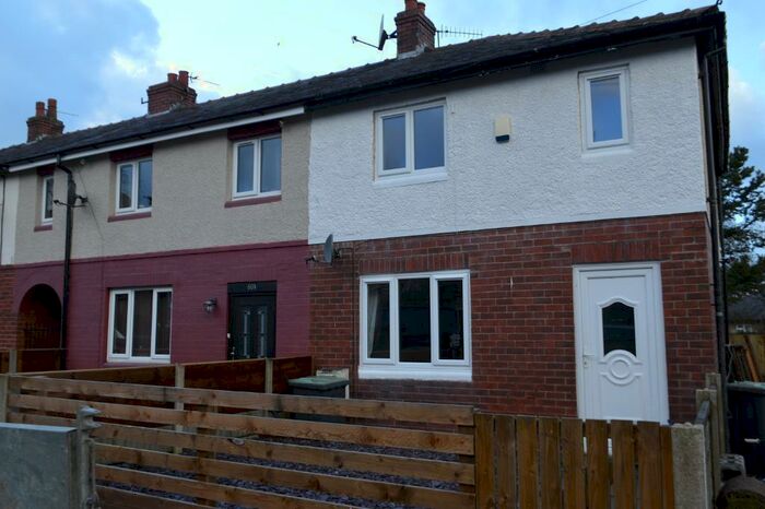 3 Bedroom End Of Terrace House To Rent In Gladstone Street, Glossop, Derbyshire, SK13