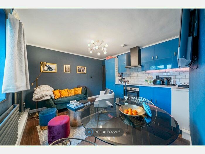 2 Bedroom Flat To Rent In Mercury Court, London, SW9