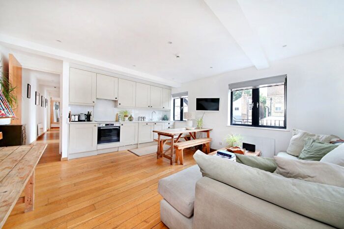 3 Bedroom Flat For Sale In The Pavement, Clapham, SW4